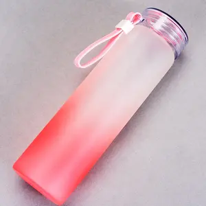 पॉप रंगीन पोर्टेबल चौड़े मुंह कंटेनर borosilicate पाले सेओढ़ लिया रस के लिए उच्च बनाने की क्रिया कांच की बोतल पानी