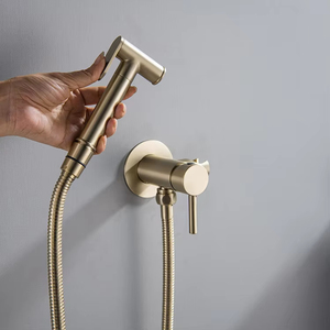 Ensemble <span class=keywords><strong>de</strong></span> pulvérisateur <span class=keywords><strong>de</strong></span> bidet portatif <span class=keywords><strong>de</strong></span> luxe en or avec vanne <span class=keywords><strong>de</strong></span> contrôle du débit d'<span class=keywords><strong>eau</strong></span>, douche Shattaf en acier inoxydable SUS304 <span class=keywords><strong>pour</strong></span> salle <span class=keywords><strong>de</strong></span> bain d'hôtel - Product Image 6