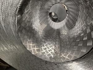 Tôle en aluminium à motif cinq nervures 5052 H114, épaisseur 1,6 mm, 2400x1200 mm - Product Image 1