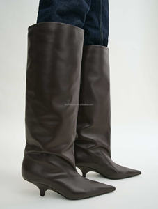 Bottes hautes modernes et élégantes en cuir de veau croco TOTEME 60mm à talon compensé Bottes hautes à enfiler pour filles Bottes hautes en cuir pour femmes - Product Image 4