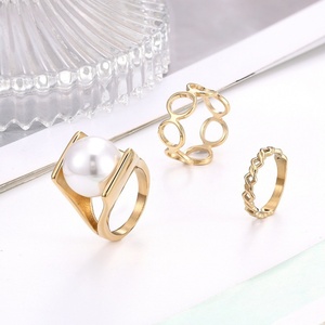 Anillos Cubanos de Oro de Moda para Mujer, Anillo de Perlas de Acero Inoxidable Chapado en Oro - Product Image 5