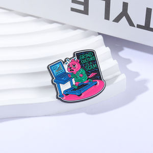 Épinglette anti-grind culture, style satire sur la vie professionnelle, « Still Not Enough Grind Culture Is a Scam » – citation pour les amateurs d'équilibre carrière, pour sac - Product Image 2