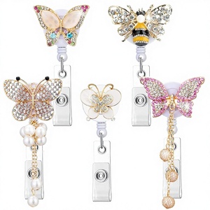 Porte-badge rétractable papillon en cristal avec chaîne de perles et design décoratif - Product Image 1