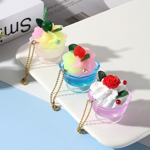 Nuevo llavero con forma de taza de helado simulado de verano, colgante creativo para mochila, regalo de recuerdo - Product Image 1