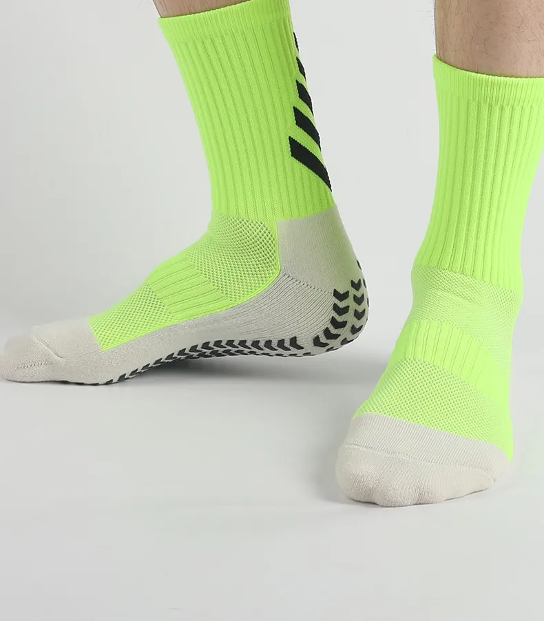 Yumuşak kaymaz yüksek kalite renkler için sıcak satış ekip spor çorapları futbol basketbol özel logo kavrama çorap