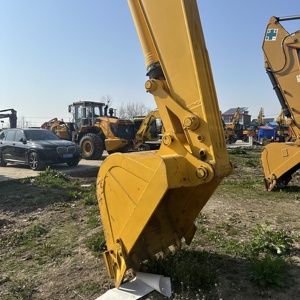 Excavatrice d'occasion KOMATSU PC220 robuste et à faible consommation de carburant pour les travaux d'excavation sur site à grande échelle et les projets de pose de canalisations municipales - Product Image 5
