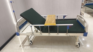 Lit <span class=keywords><strong>médical</strong></span> manuel HOCHEY MEDICAL, économique, réglable, équipement hospitalier, lit patient à commande monomanuelle, fonction simple. - Product Image 2