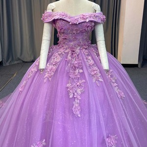 Vestido de Quinceañera Lsany284 Lavanda Natural con Hombros Descubiertos, Apliques Florales 3D, Tul Brillante, Estilo Princesa y Escote Corazón - Product Image 5