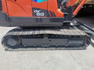 Excavadora sobre orugas DooSan DX 60 usada en Corea, excavadora diésel de 6 toneladas con cubo de excavación a la venta - Product Image 6