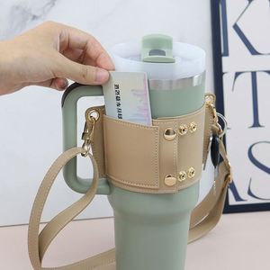 Funda Protectora para Vasos de Viaje, Moderna y Personalizada, de Cuero PU, con Correa de Hombro Ajustable y Cierre de Botón - Product Image 5