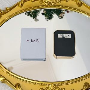 Miroir de maquillage carré en verre et métal de marque Exquisite, pratique, portable, petit miroir pliable pour retouches, emballage cadeau - Product Image 1