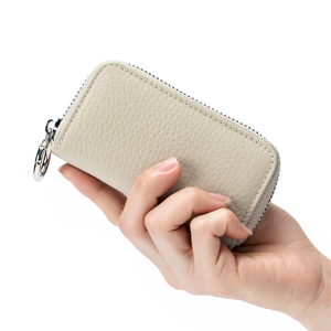 Porte-clés en cuir de vache véritable fait main de qualité supérieure avec fermeture éclair métallique, durable, compact et multi-usage pour cartes, pièces de monnaie et clé USB - Product Image 4