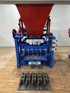Vente directe d'usine <span class=keywords><strong>de</strong></span> machine à fabriquer des briques semi-automatique 4-<span class=keywords><strong>35</strong></span>, 4,8 kW, cycle <span class=keywords><strong>de</strong></span> <span class=keywords><strong>35</strong></span> secondes, adaptée aux briques creuses/pleines. - Product Image 4