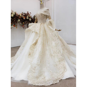 Abito da Sposa Taglie Forti con Paillettes e Perline, Spalle Scoperte - Product Image 5