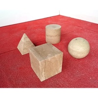 Table basse en pierre personnalisée SH STONE, design unique et élégant, travertin, 4 bases géométriques, plateau en verre ondulé