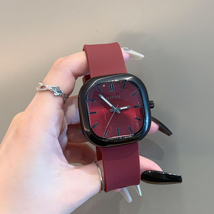 Nuevo Reloj de Mujer con Esfera Grande, Correa de Silicona, Casual, Neutro, Resistente al Agua, con un Diseño Único de Leopardo - Product Image 4