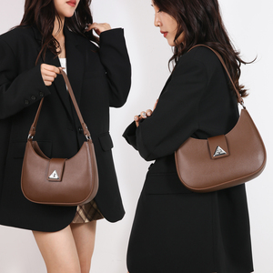 Sac bandoulière tendance style français 2026, <span class=keywords><strong>chic</strong></span> avec accent métallique, en cuir PU, forme croissant de lune, pour femme - Product Image 6