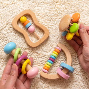 4 pz Set di sonagli per bambini colorati e biologici sicuro per uso alimentare in legno sonaglio braccialetto massaggiagengive Set Montessori giocattolo per bambini - Product Image 2