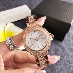 Fournisseur de montres avec logo personnalisé, <span class=keywords><strong>montre</strong></span> à quartz pour le commerce extérieur, <span class=keywords><strong>montre</strong></span> pour <span class=keywords><strong>femme</strong></span>, <span class=keywords><strong>montre</strong></span> tendance en alliage avec diamants - Product Image 1