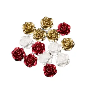 Buntes Harz Weiß Rot Gold Rose Blume Flache Rückseite Cabochon 3D Handwerk für Nägel Kunst Handy Dekorationen