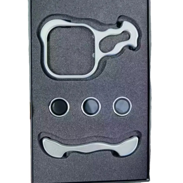 High Quality Hot Selling Irregular Electroplating Process Hollow Phone case Suitable for iphone 15 Phone case