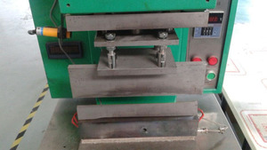 Máquina Semiautomática de Doble Estación para Fabricar Cajas de Almuerzo de Papel y Conos de Crepé de Papel - Product Image 6