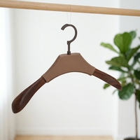 Cintre de luxe en bois massif rembourré en cuir, antidérapant, simple niveau, pour armoire domestique, magasin de vêtements, salle de bain, costumes et manteaux pour hommes