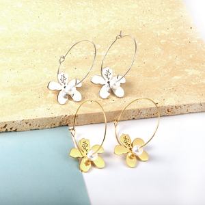 Pendientes de Perlas y Flores en Forma de Corazón, Chapados en Oro de 18k, de Acero Inoxidable, para Mujer, Joyería de Guangzhou - Product Image 3