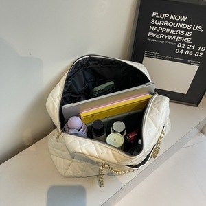 Sac fourre-tout de voyage pour femmes Sac de week-end en cuir Grand sac fourre-tout Mignon sac de sport en cuir matelassé avec sangle Chian - Product Image 6