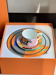 Meilleures ventes : Nouvel ensemble de 4 pièces nordiques écologiques de luxe en porcelaine fine, assiettes et tasses - Product Image 3