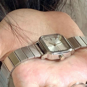 Fashionable,exquisite, Antique and Simple Women's <strong>Watch</strong> with square Glass Dial and Quartz Movement, High-quality 3ATM Waterproof - Product Image 2