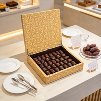 Boîte à chocolat en bois imprimé brillant avec doublure floquée, logo personnalisé, charnière métallique pour l'emballage de fruits secs et de bonbons de luxe pour le Ramadan et l'Aïd