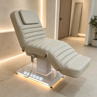 Table de Massage Moderne en Cuir à Base Blanche, Lit de Spa Électrique à 3 Moteurs avec Lumières LED pour Soins Esthétiques et Faciaux