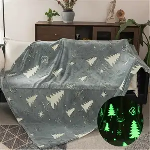 Фланелевое одеяло с изображением светящейся в темноте елки