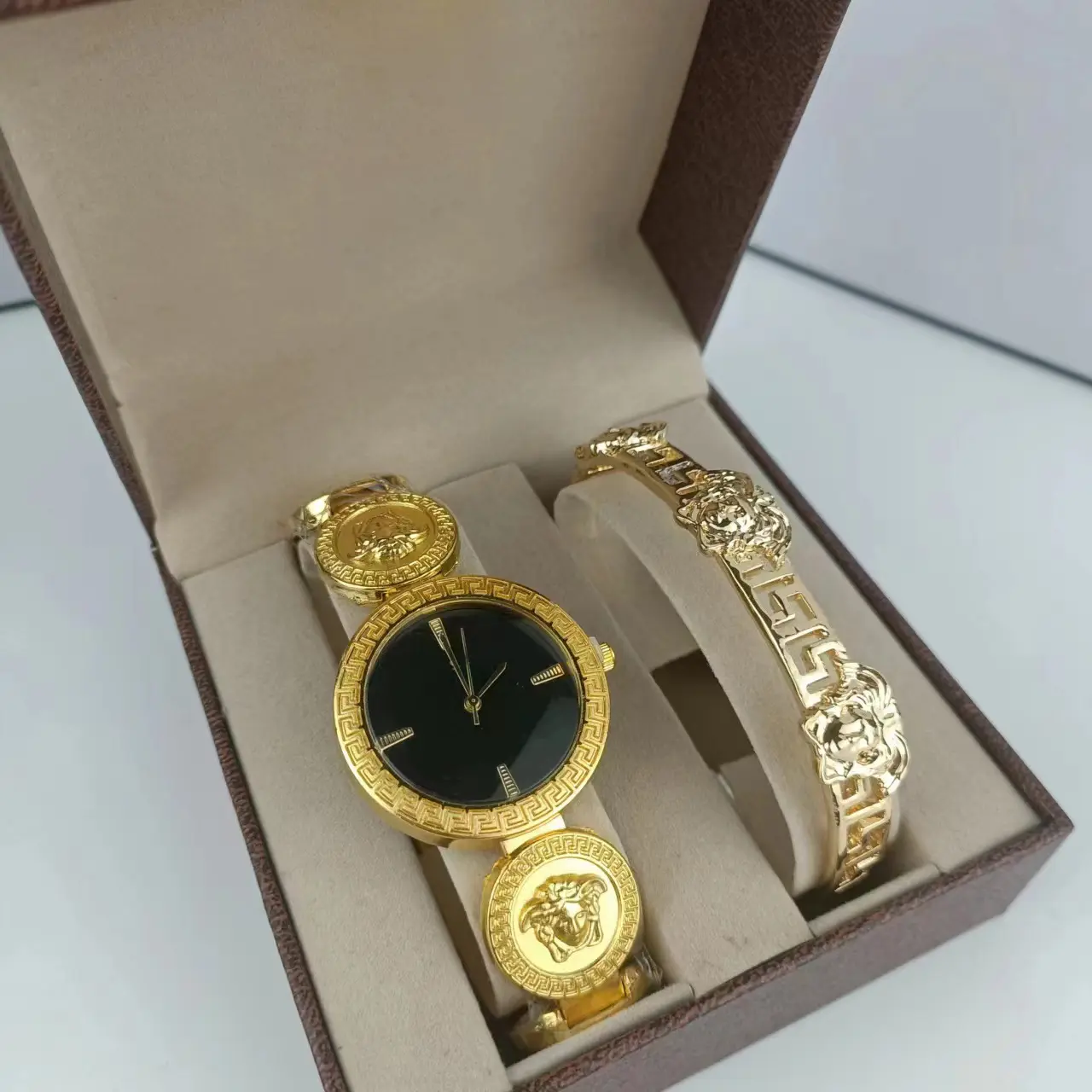 Großhandel Luxus Designer Uhren Berühmte Marken Gold Armreif Schmuck Marke Uhren Set für Frauen