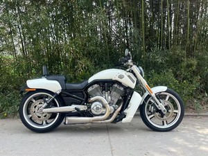 Harley-Davidson V-Rod Muscle VRSCF 1250cc, moto cruiser d'<span class=keywords><strong>occasion</strong></span>, moteur V-Twin américain d'origine, état parfait, à vendre - Product Image 3