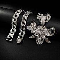 Collier chaîne cubaine avec pendentif crâne de pirate en alliage et strass, style hip-hop, avec chapeau et épée, bijoux tendance, en stock, vente en gros