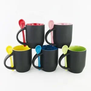 Produk Drop Shipping 11oz ajaib dua warna perubahan sublimasi keramik cangkir kopi teh dengan sendok dan pegangan
