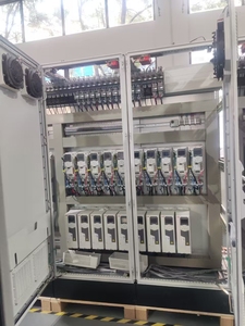 Armoire de commande électrique PLC de qualité industrielle UL891, construction en acier inoxydable pour systèmes de moteurs, personnalisable - Product Image 1