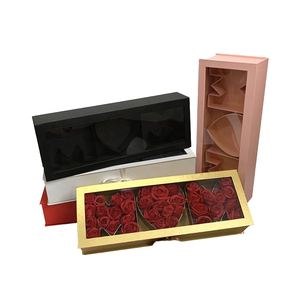 Boîtes en carton recyclé découpées à l'emporte-pièce avec fenêtre, gaufrage et revêtement UV – Boîte cadeau haut de gamme personnalisable pour les fêtes - Product Image 1