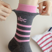 Chaussettes personnalisées en gros décontractées OEM, chaussettes de haute qualité, emballage de chaussettes de créateur, coton performant, chaussettes pour hommes de haute qualité