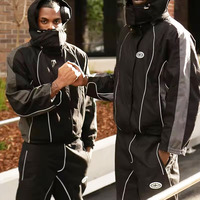 Ensemble Sur Mesure de Veste Zippée Coupe-Vent Réfléchissante Légère et Pantalon de Survêtement Rayé en Nylon, Style Streetwear pour Homme