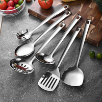 Lot de 6 ustensiles de cuisine en acier inoxydable personnalisés pour la vente en gros : écumoire, louche à soupe, cuillère à pâtes ajourée et spatule – Articles de cuisine uniques