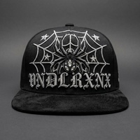 Casquette trucker 5 panneaux à visière plate, brodée, avec face en mousse et dos en maille, style West Coast Gothic Chicano Urban Streetwear, en gros