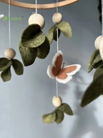 Produits pour bébés en gros, mobiles de berceau bohèmes en feutre doux, papillon, feuille, mobiles de berceau faits à la main pour bébés avec des perles en bois