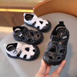 Enfant en bas âge enfants chaussures de créateur de luxe en gros bout rond chaussures pieds nus pour enfants nouveaux Styles décontracté garçons Sport sandales filles - Product Image 2