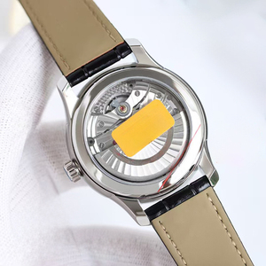 Reloj de Pulsera Unisex de Lujo Personalizado con Esfera Blanca, Caja Plateada, Correa de Cuero Negra, Fecha Luminosa, Resistente al Agua, Cristal de Zafiro, Estilo Minimalista - Product Image 4