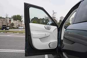 <span class=keywords><strong>Llink</strong></span> & Co 900 UAE 2025 Lynk & Co 900 Hybride Rechargeable Lync SUV Grand Format 5 Portes 6 Places Électrique Lynk & Co 900 - Product Image 5