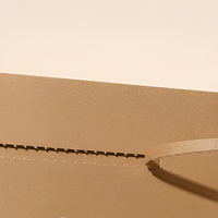 Boîte d'expédition en carton kraft imprimée sur mesure, emballage ondulé pliable avec bande de déchirement pour vêtements