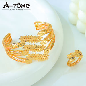 新着花嫁ウェディングラグジュアリージュエリーセット<span class=keywords><strong>21k</strong></span>ゴールドメッキ真鍮オープンバングルと女性用リングセット - Product Image 4